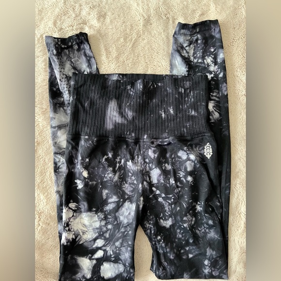 Free People FP Movement Om Shanti Tie Dye Leggings •EUC - Picture 10 of 13